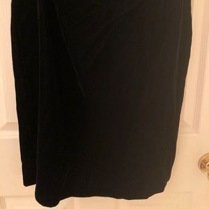 Black velvet skirt. Size M. Comfy
